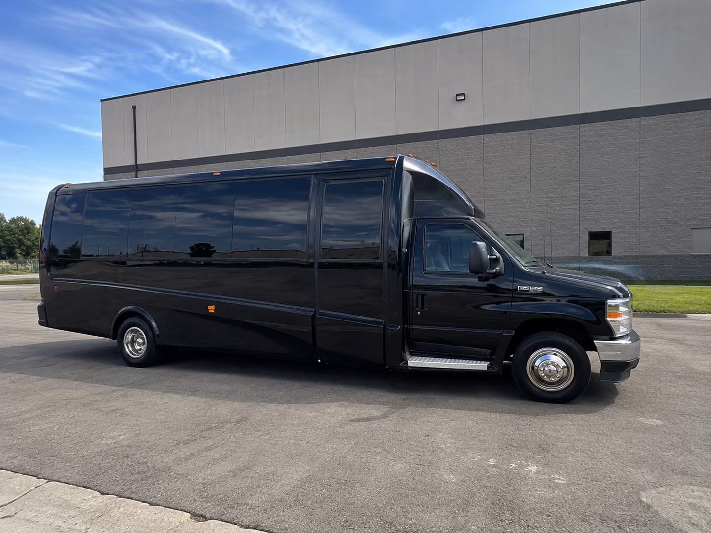 minibus rentals for smaller prom groups in victorville